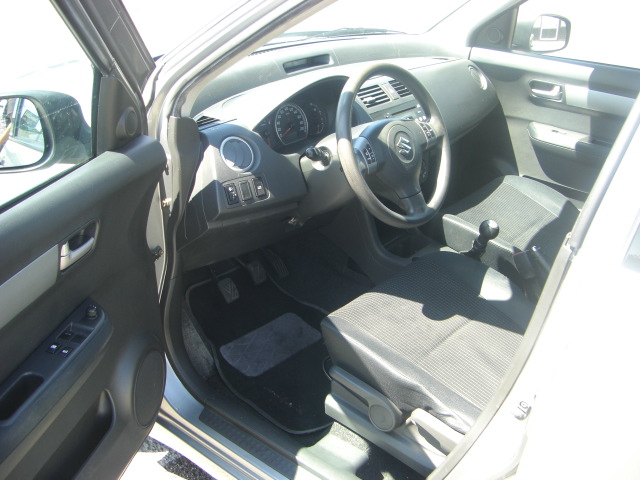 vista interior izquierdo vista motor SUZUKI SWIFT 1.4 GASOLINA 90CV