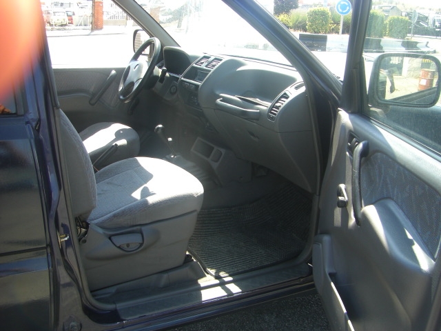 vista interior derecho NISSAN TERRANO II 2.4 GASOLINA 123CV
