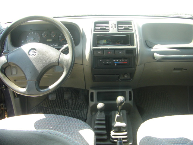 vista salpicadero NISSAN TERRANO II 2.4 GASOLINA 123CV