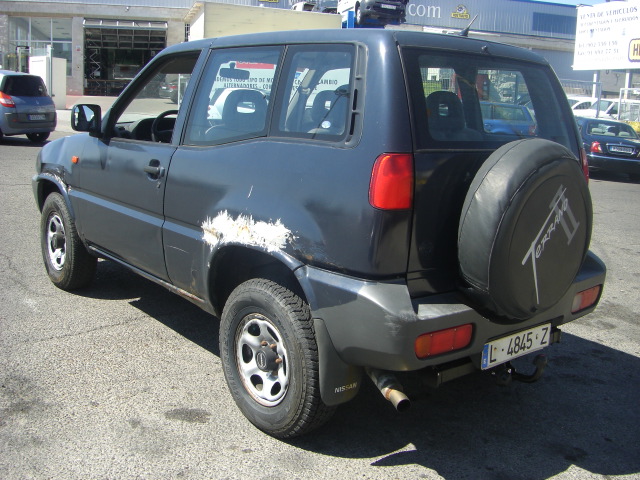 vista trasera izquierda NISSAN TERRANO II 2.4 GASOLINA 123CV