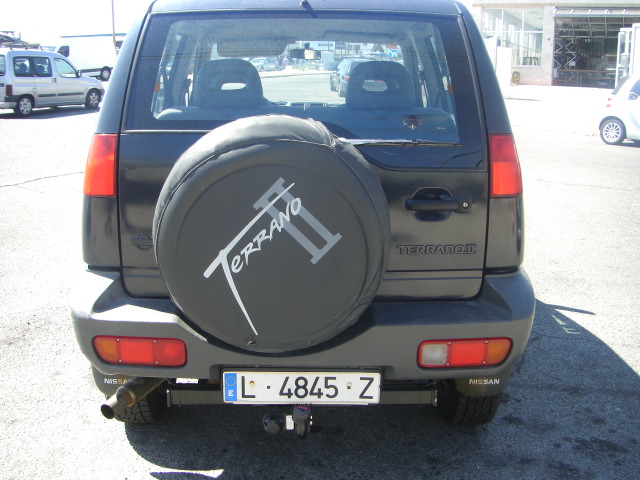 vista trasera NISSAN TERRANO II 2.4 GASOLINA 123CV