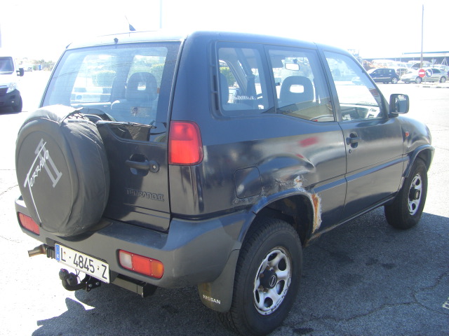vista trasera derecha NISSAN TERRANO II 2.4 GASOLINA 123CV