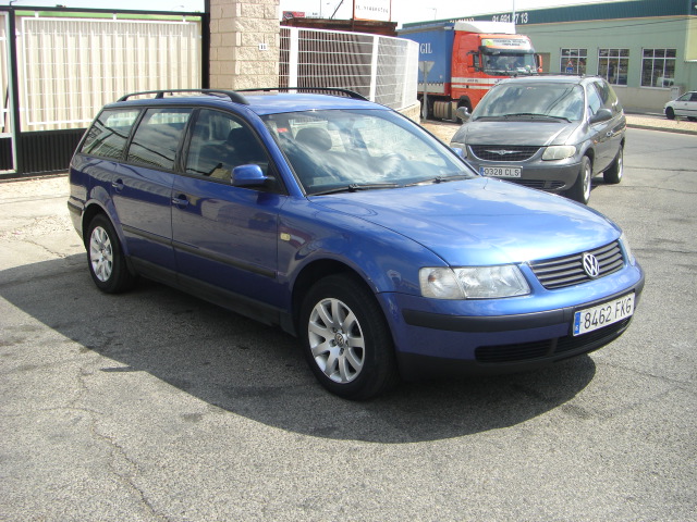 vista delantera deercha VOLKSWAGEN PASSAT AVANT 1.9 TDI 115CV