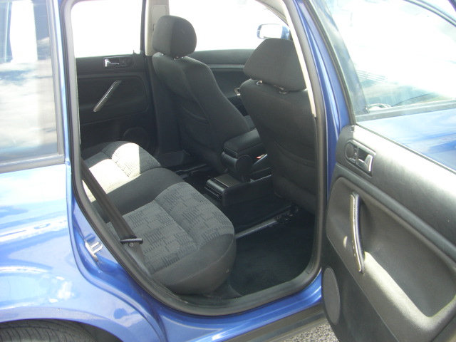 vista interior trasero 2 VOLKSWAGEN PASSAT AVANT 1.9 TDI 115CV