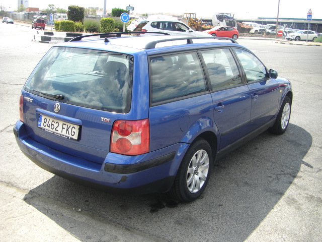 vista trasera derecha VOLKSWAGEN PASSAT AVANT 1.9 TDI 115CV