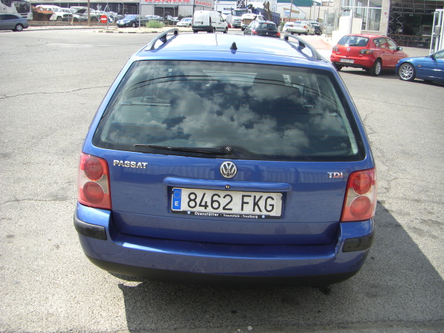 vista trasera VOLKSWAGEN PASSAT AVANT 1.9 TDI 115CV