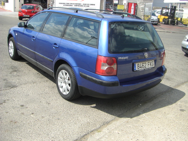 vista trasera izquierda VOLKSWAGEN PASSAT AVANT 1.9 TDI 115CV