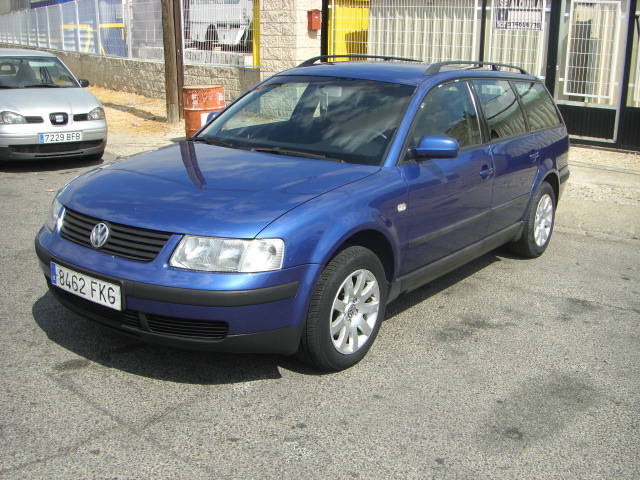 vista delantera izquierda VOLKSWAGEN PASSAT AVANT 1.9 TDI 115CV