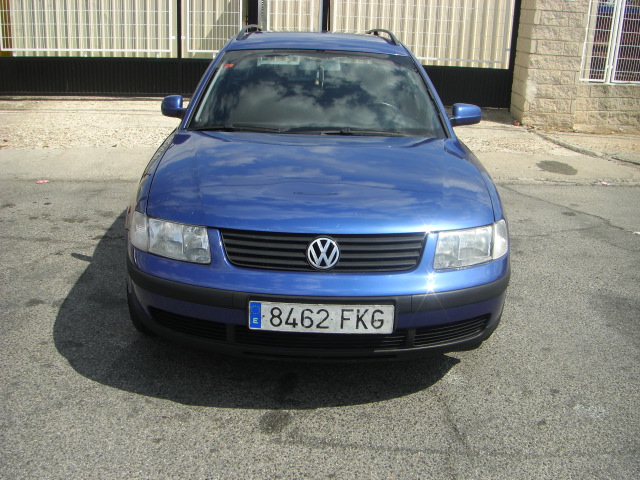vista delantera VOLKSWAGEN PASSAT AVANT 1.9 TDI 115CV