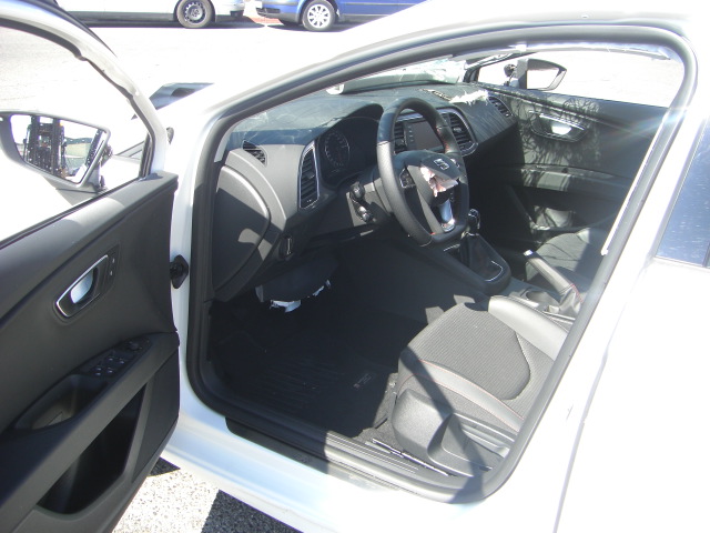vista interior izquierdo SEAT LEON FR 2.0 TDI 150CV