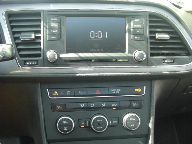 vista pantalla navi y clima SEAT LEON FR 2.0 TDI 150CV