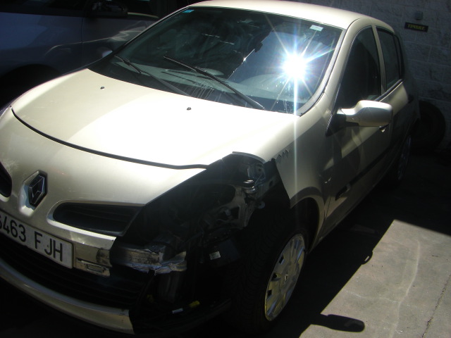 vista delantera izquierda RENAULT CLIO CONFORT EXPRESSION 1.5 DCI  85CV