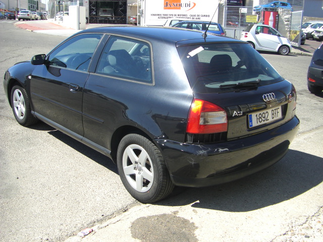 vista trasera izquierda AUDI A-3 1.9 TDI 100CV