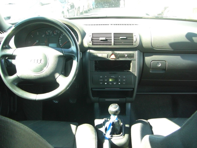 vista salpicadero AUDI A-3 1.9 TDI 100CV