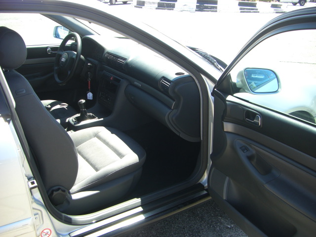 vista interior derecho AUDI A-4 AVANT 1.8 GASOLINA 150CV QUATTRO