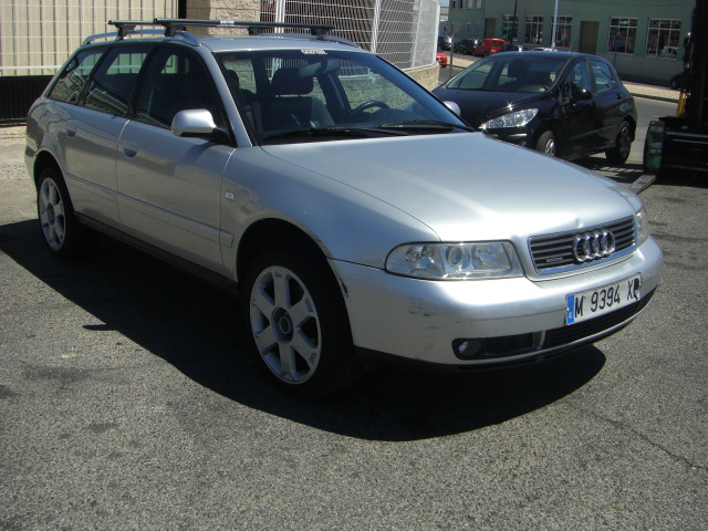 vista delantera derecha AUDI A-4 AVANT 1.8 GASOLINA 150CV QUATTRO