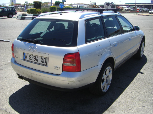 vista trasera derecha AUDI A-4 AVANT 1.8 GASOLINA 150CV QUATTRO