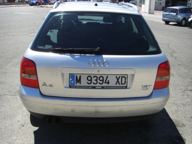 vista trasera AUDI A-4 AVANT 1.8 GASOLINA 150CV QUATTRO