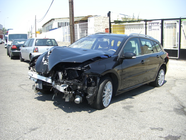 vista delantera izquierda RENAULT LAGUNA GRAND TOUR 2.0 DCI 150CV