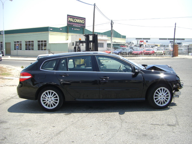 vista lateral derecho RENAULT LAGUNA GRAND TOUR 2.0 DCI 150CV