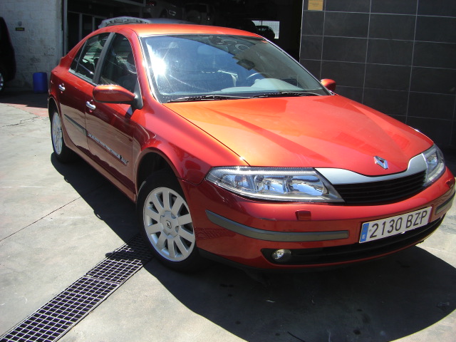 vista delantera derecha RENAULT LAGUNA 2.2 DCI 150CV
