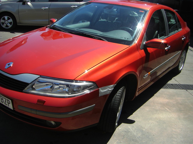 vista delantera izquierda RENAULT LAGUNA 2.2 DCI 150CV