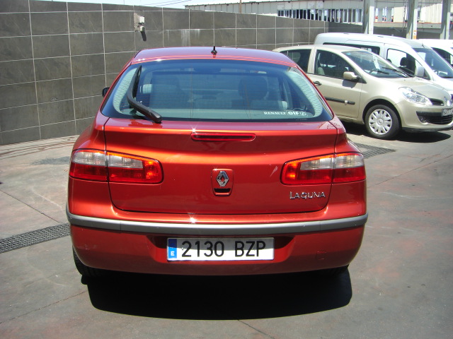 vista trasera RENAULT LAGUNA 2.2 DCI 150CV