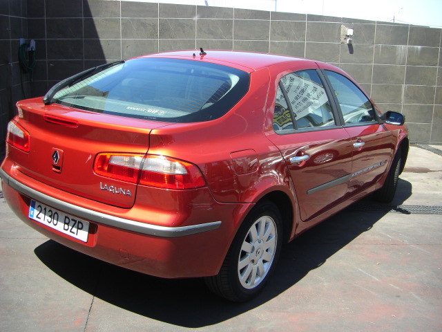 vista trasera derecha RENAULT LAGUNA 2.2 DCI 150CV