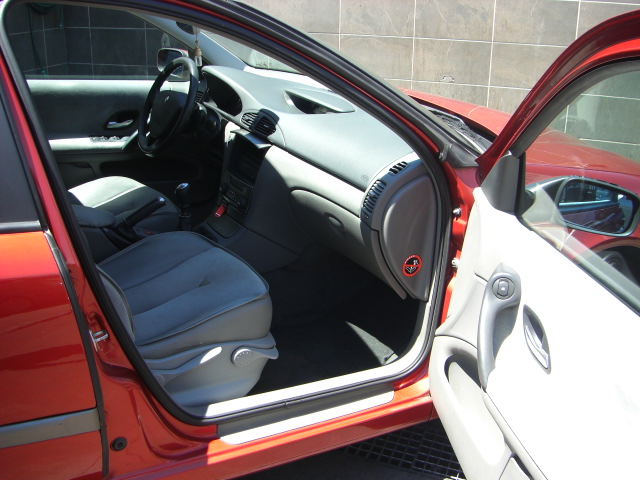 vista interior derecho RENAULT LAGUNA 2.2 DCI 150CV