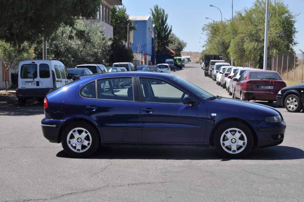 vista lateral derecho SEAT LEON 1.9 TDI 110CV