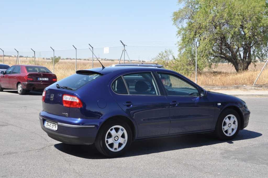vista trasera derecha SEAT LEON 1.9 TDI 110CV
