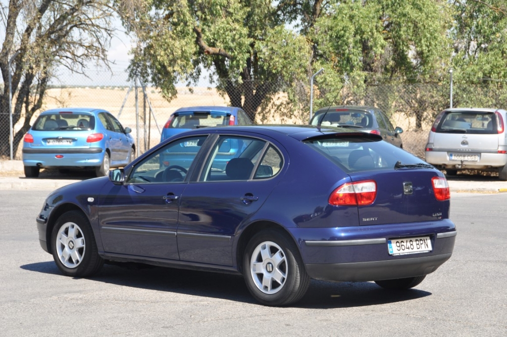 vista trasera izquierda SEAT LEON 1.9 TDI 110CV
