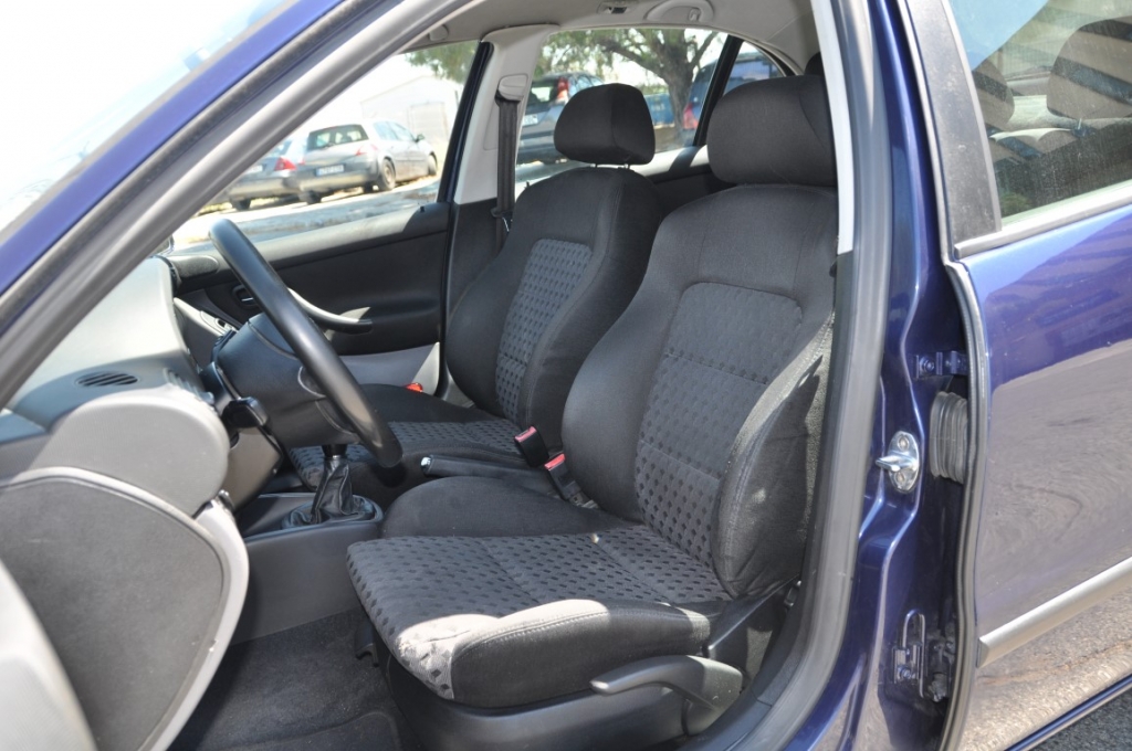 vista interior izquierdo SEAT LEON 1.9 TDI 110CV