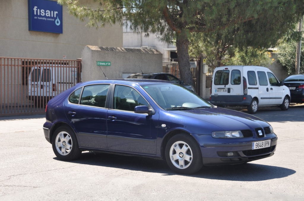 vista delantera derecha SEAT LEON 1.9 TDI 110CV