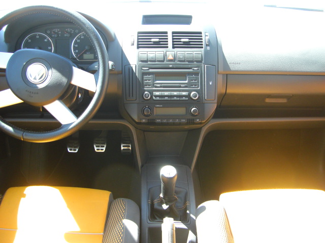 VOLKSWAGEN POLO CROSS