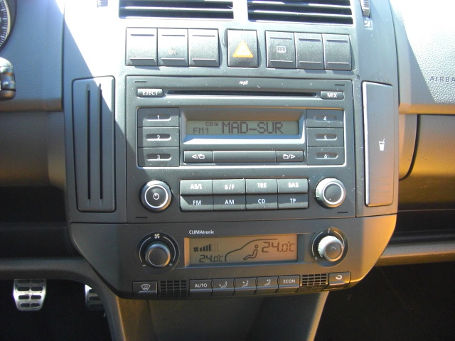 VOLKSWAGEN POLO CROSS