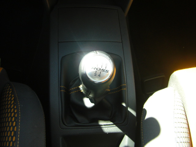 VOLKSWAGEN POLO CROSS