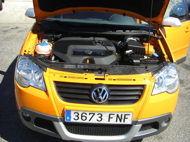 VOLKSWAGEN POLO CROSS