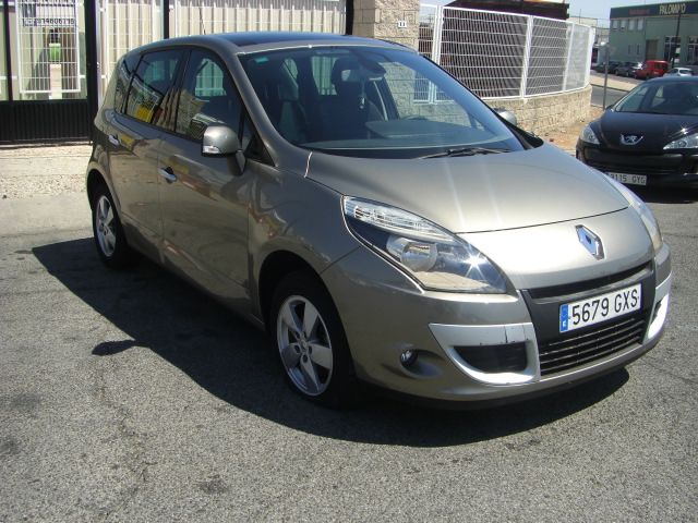 vista delantera derecha RENAULT MEGANE SCENIC 1.9 DCI 130CV