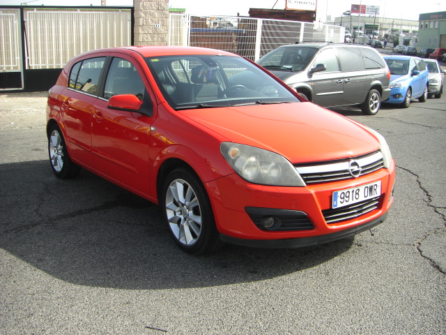 vista delantera derecha OPEL ASTRA 1.9 CDTI 120CV