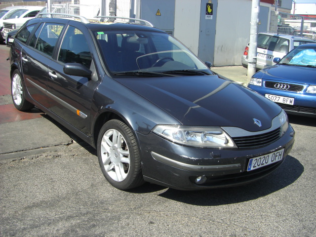 vista delantera derecha RENAULT LAGUNA GRAND TOUR PRIVILEGE 1.9 DCI 120CV