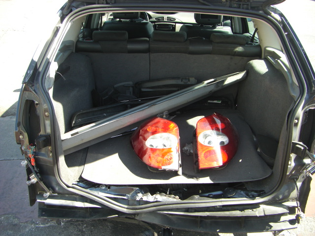 vista piezas vista delantera derecha RENAULT LAGUNA GRAND TOUR PRIVILEGE 1.9 DCI 120CV