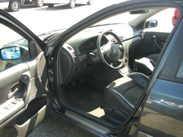 vista interior izquierdo vista delantera derecha RENAULT LAGUNA GRAND TOUR PRIVILEGE 1.9 DCI 120CV