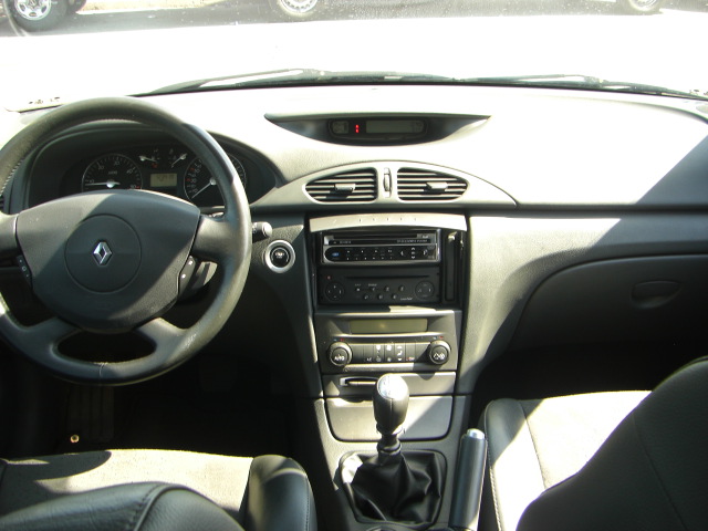 vista salpicadero vista delantera derecha RENAULT LAGUNA GRAND TOUR PRIVILEGE 1.9 DCI 120CV