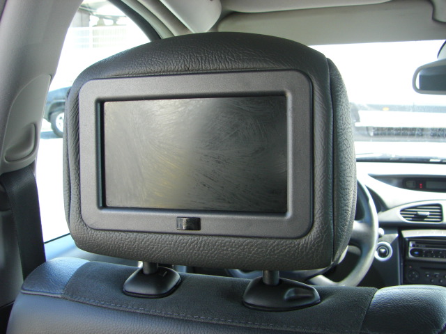 vista pantalla dvd en cabeceros vista delantera derecha RENAULT LAGUNA GRAND TOUR PRIVILEGE 1.9 DCI 120CV