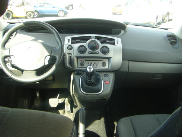 vista salpicadero RENAULT SCENIC 1.5 DCI 105CV