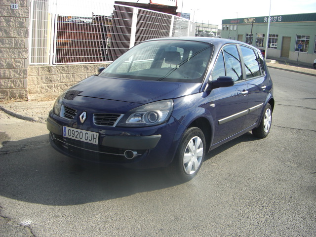 vista delantera izquierda RENAULT SCENIC 1.5 DCI 105CV