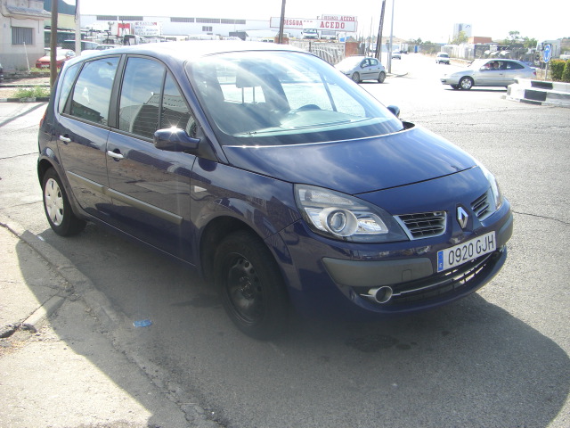 vista delantera derecha RENAULT SCENIC 1.5 DCI 105CV