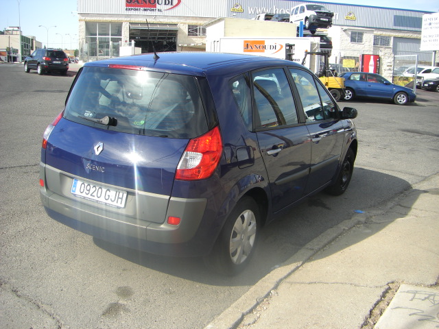 vista trasera derecha RENAULT SCENIC 1.5 DCI 105CV
