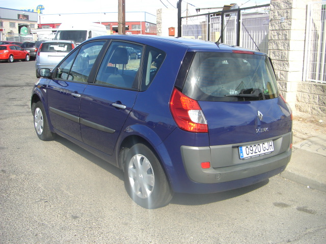 vista trasera izquierda RENAULT SCENIC 1.5 DCI 105CV